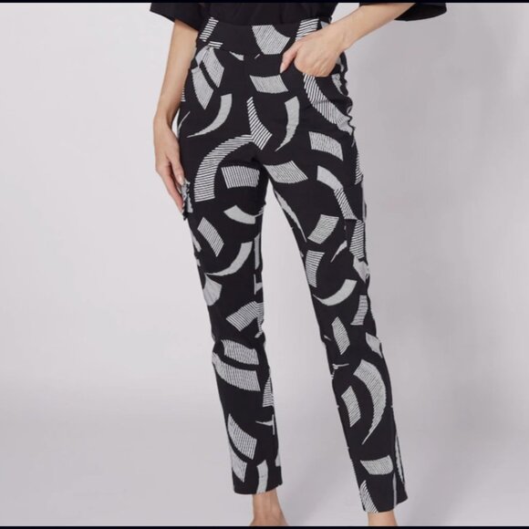 Elegant Pant with Side Placed Pockets - Picture 1 of 5